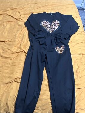 Girls Black Leopard Heart Matching Sweatshirt and Joggers Set